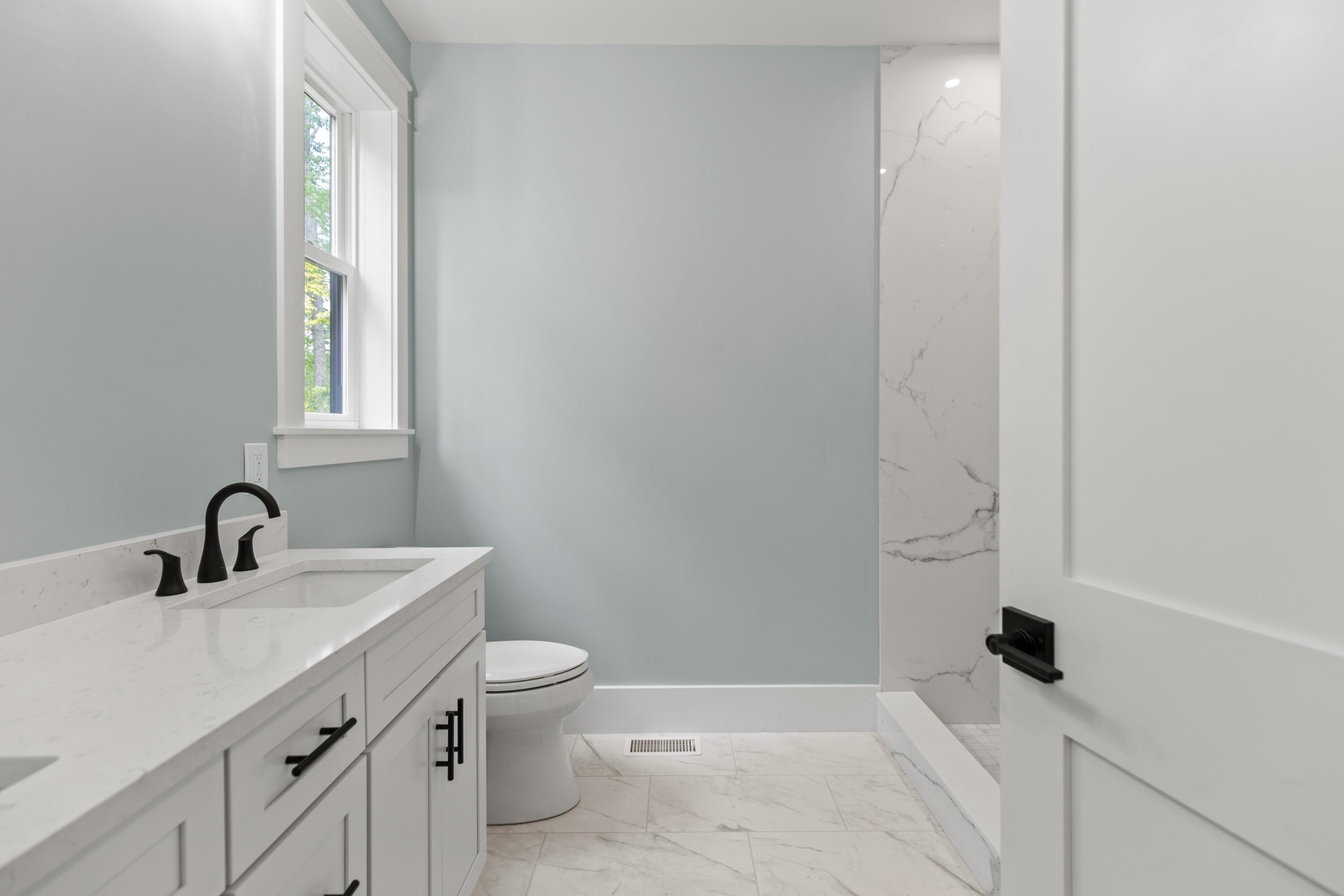 199 Thompson Road Kennebunk, ME 04043 - Photo 18 of 50 199 Thompson Kennebunk Interior-027