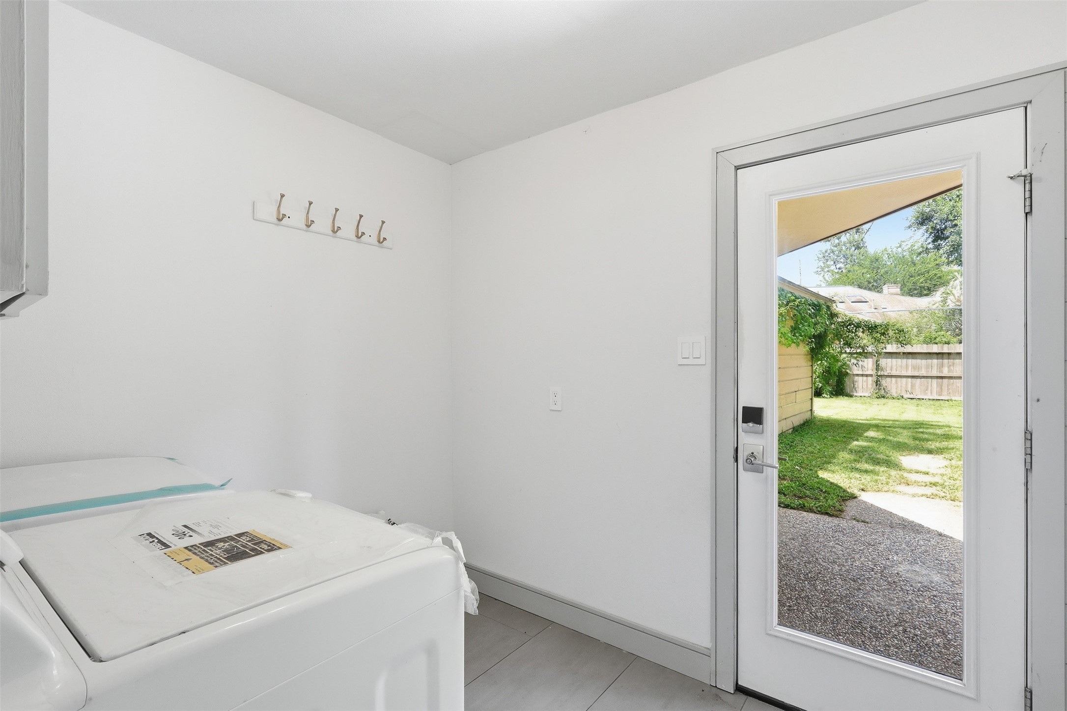 6518 Elmgrove Road Spring, TX 77389 - Photo 11 of 39 Convenient laundry room with direct access to the backyard.