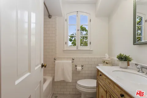 $2,795,000 | Undisclosed Address, Los Angeles, CA 90036