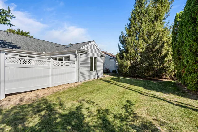 $2,400 | 2410 Stillwater Drive, Champaign, IL 61821