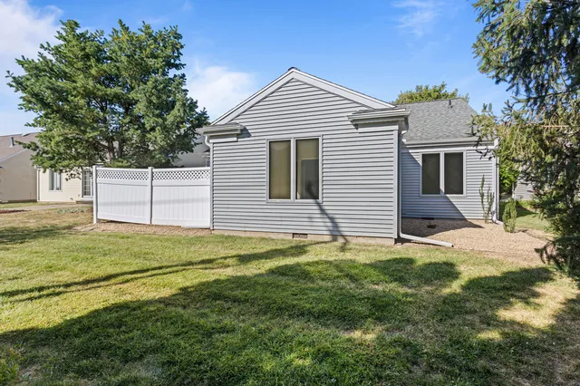 $2,400 | 2410 Stillwater Drive, Champaign, IL 61821