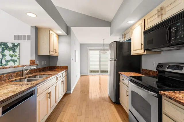 $2,400 | 2410 Stillwater Drive, Champaign, IL 61821