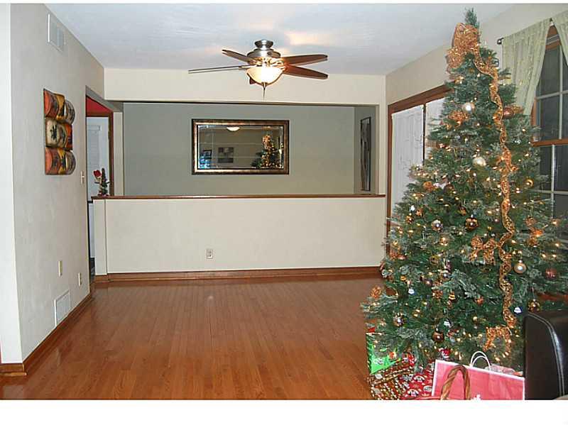 4138 Clendenning Road Gibsonia, PA 15044 - Photo 8 of 19 Living Room.