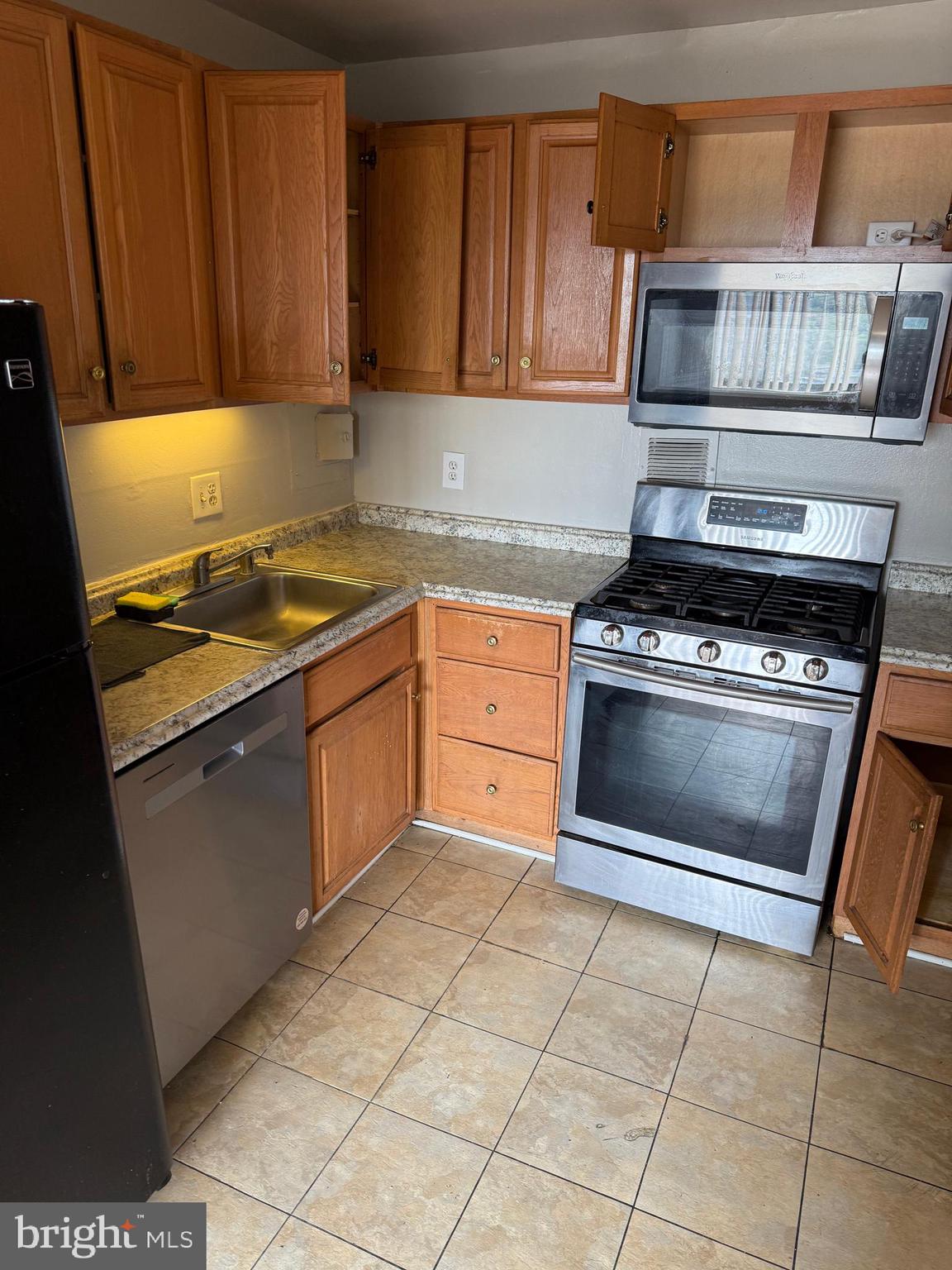 8830 Piney Branch Road, Unit 1004 Silver Spring, MD 20903 - Photo 4 of 15 Kitchen