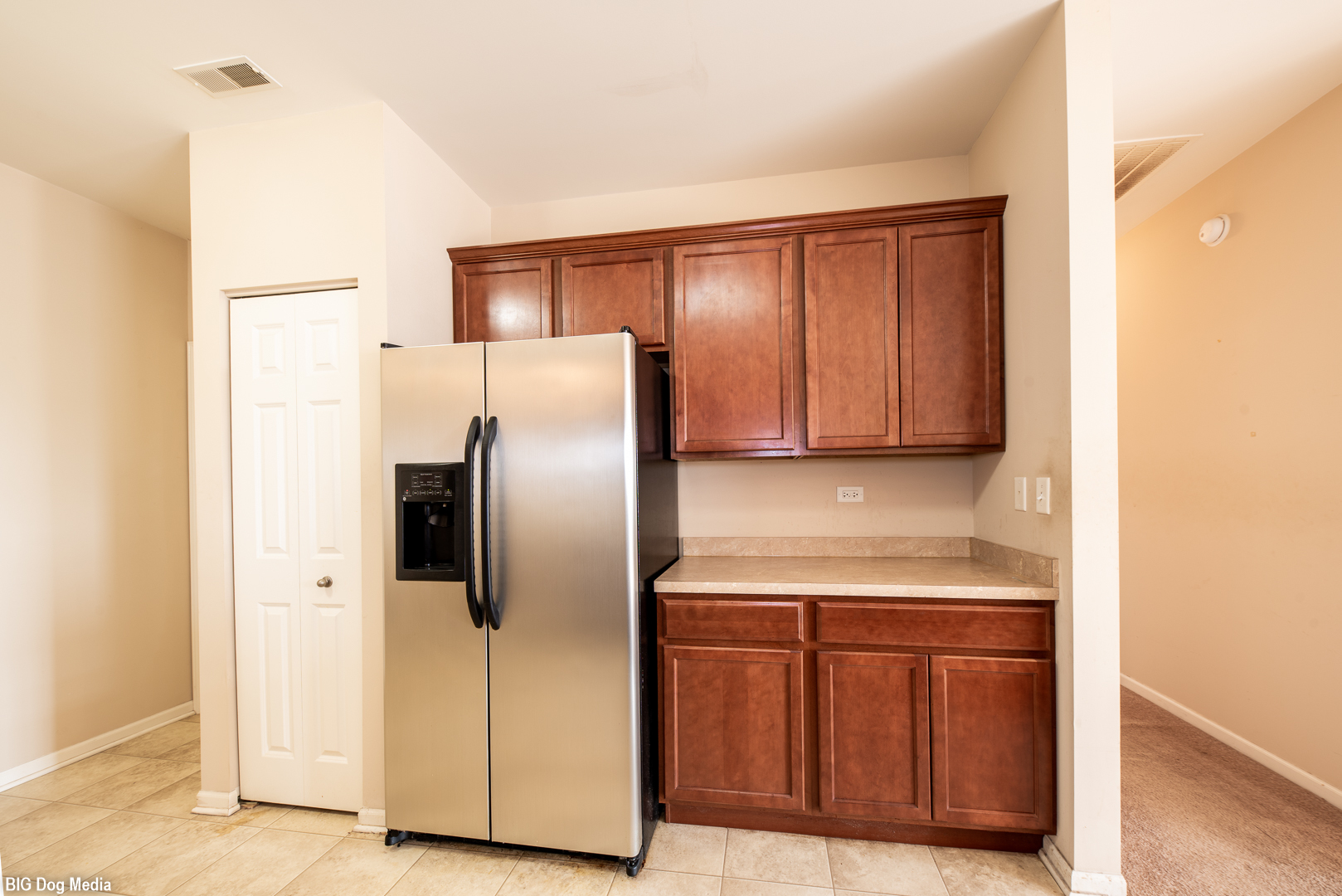 10225 Mulberry Lane, Unit J Bridgeview, IL 60455 - Photo 11 of 24 a metallic refrigerator freezer sitting in a kitchen