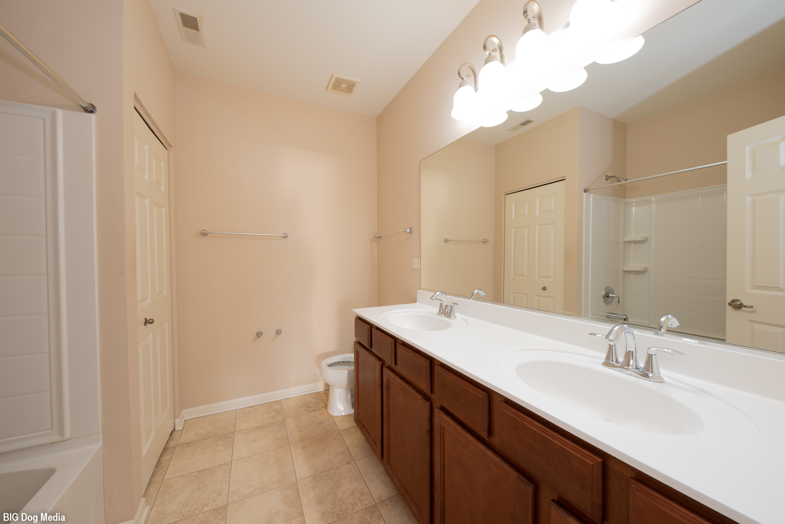 10225 Mulberry Lane, Unit J Bridgeview, IL 60455 - Photo 20 of 24 a spacious bathroom with a double vanity sink mirror and