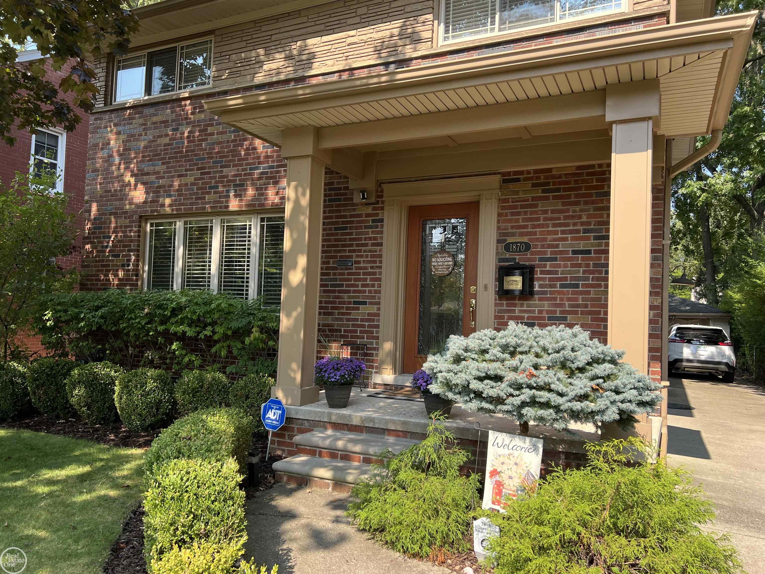 1870 Prestwick Road Grosse Pointe Woods, MI 48236 - Photo 4 of 66