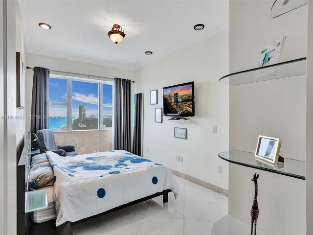 $5,000 | 3180 South Ocean Drive, Unit 1709, Hallandale Beach, FL 33009
