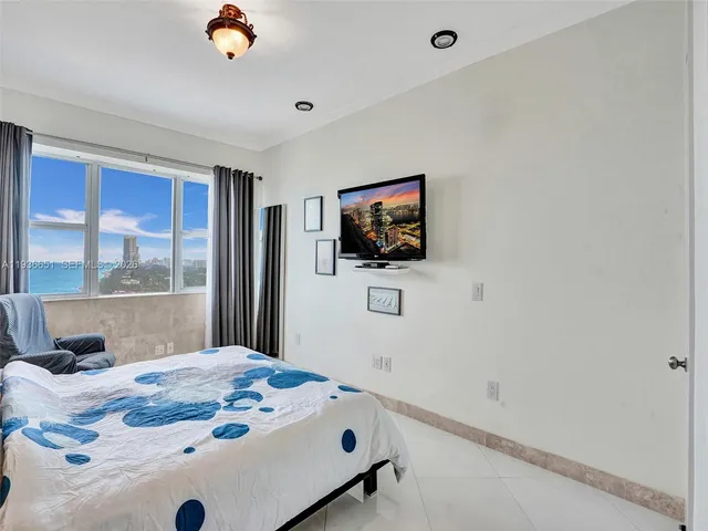 $5,000 | 3180 South Ocean Drive, Unit 1709, Hallandale Beach, FL 33009