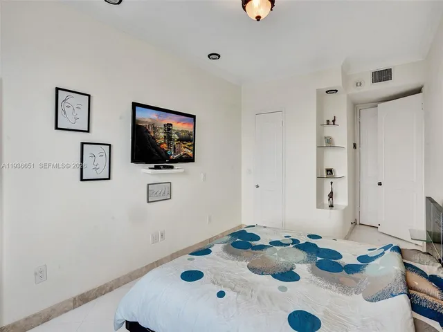 $5,000 | 3180 South Ocean Drive, Unit 1709, Hallandale Beach, FL 33009