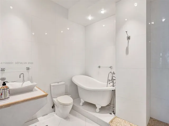 $5,000 | 3180 South Ocean Drive, Unit 1709, Hallandale Beach, FL 33009