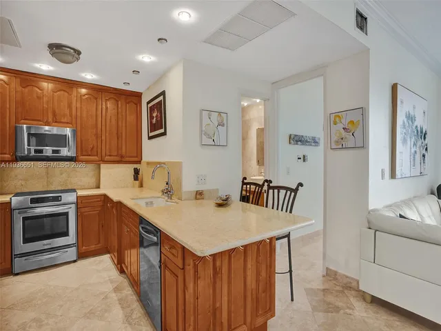 $5,000 | 3180 South Ocean Drive, Unit 1709, Hallandale Beach, FL 33009