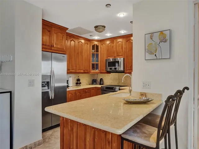 $5,000 | 3180 South Ocean Drive, Unit 1709, Hallandale Beach, FL 33009