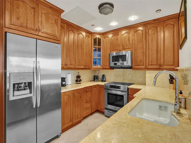 $5,000 | 3180 South Ocean Drive, Unit 1709, Hallandale Beach, FL 33009