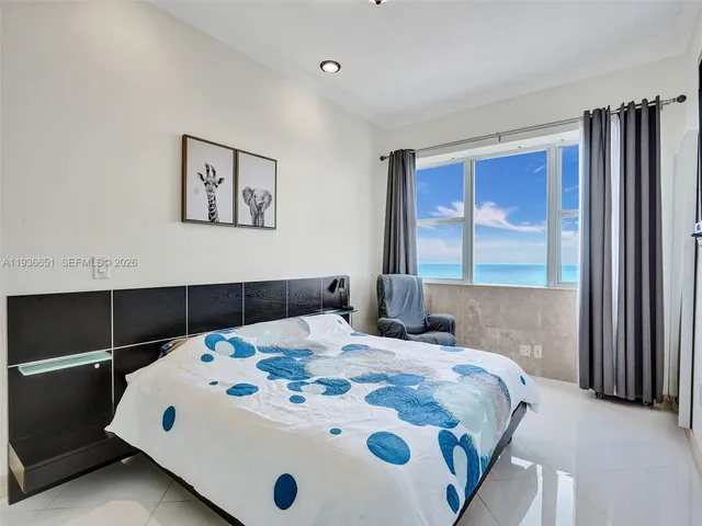 $5,000 | 3180 South Ocean Drive, Unit 1709, Hallandale Beach, FL 33009