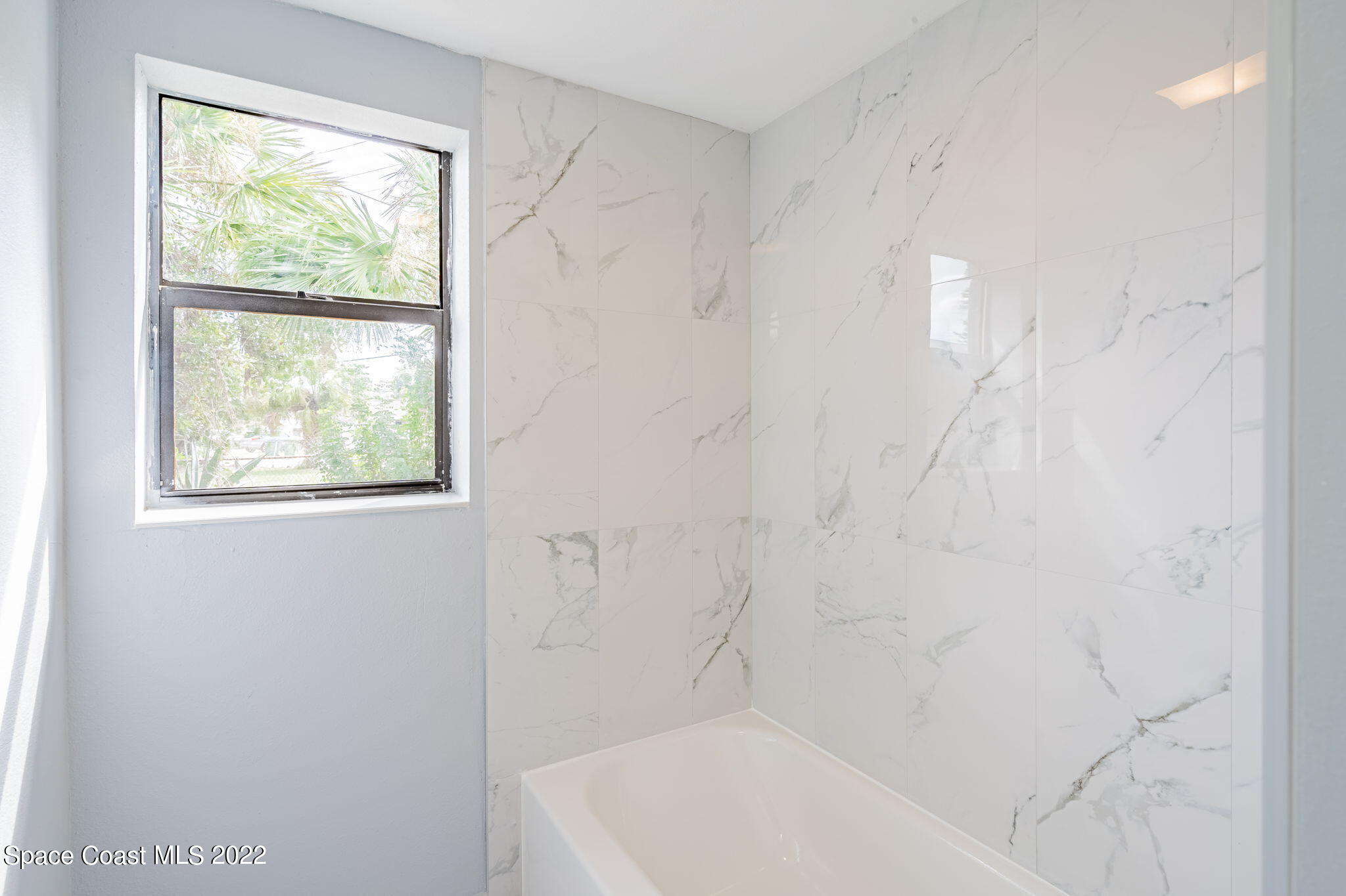 302 Prospect Avenue Cocoa, FL 32922 - Photo 21 of 28 a bathroom with a bathtub