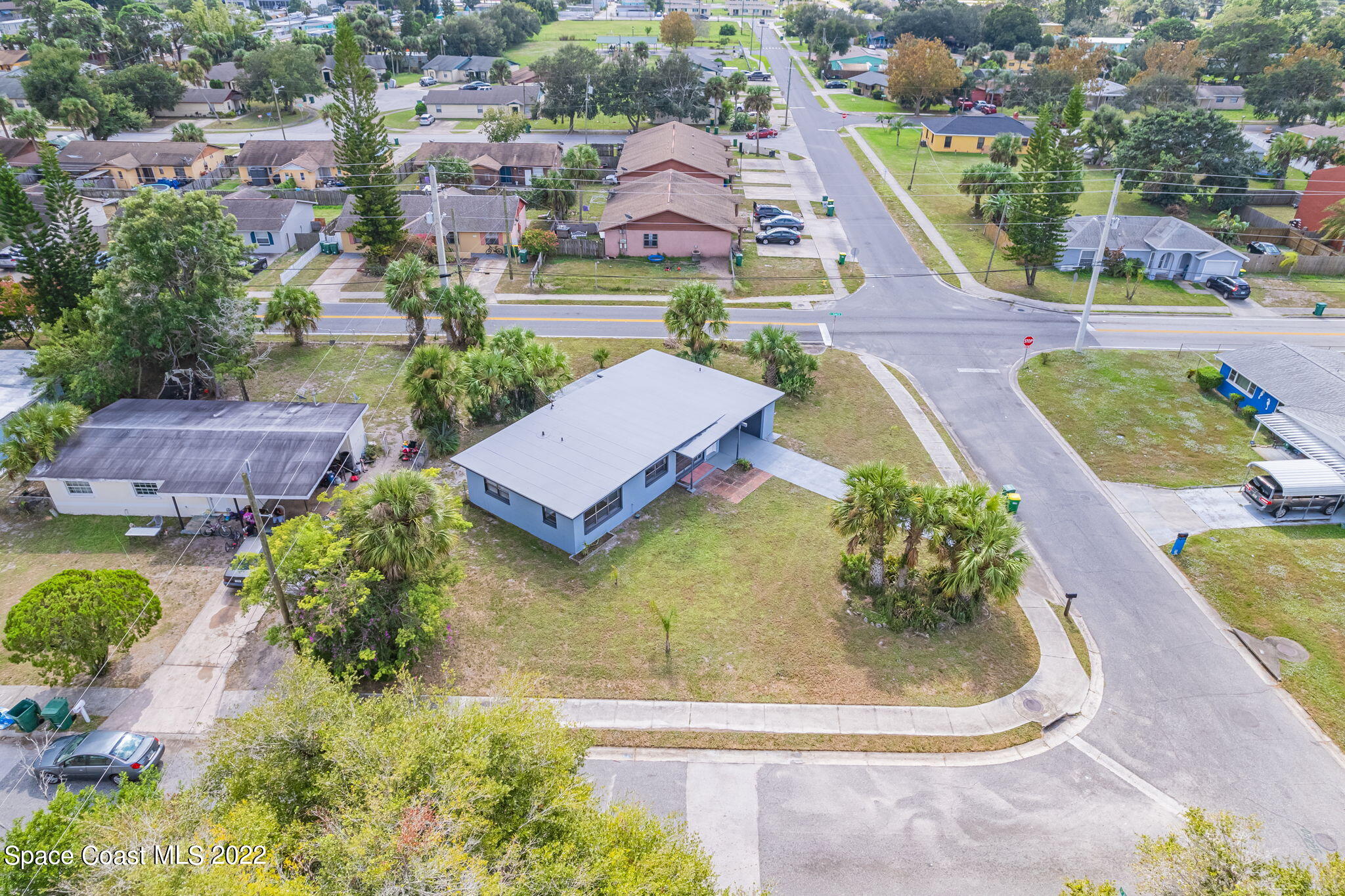 302 Prospect Avenue Cocoa, FL 32922 - Photo 25 of 28 an aerial view of a house with outdoor space swimming pool and lake view