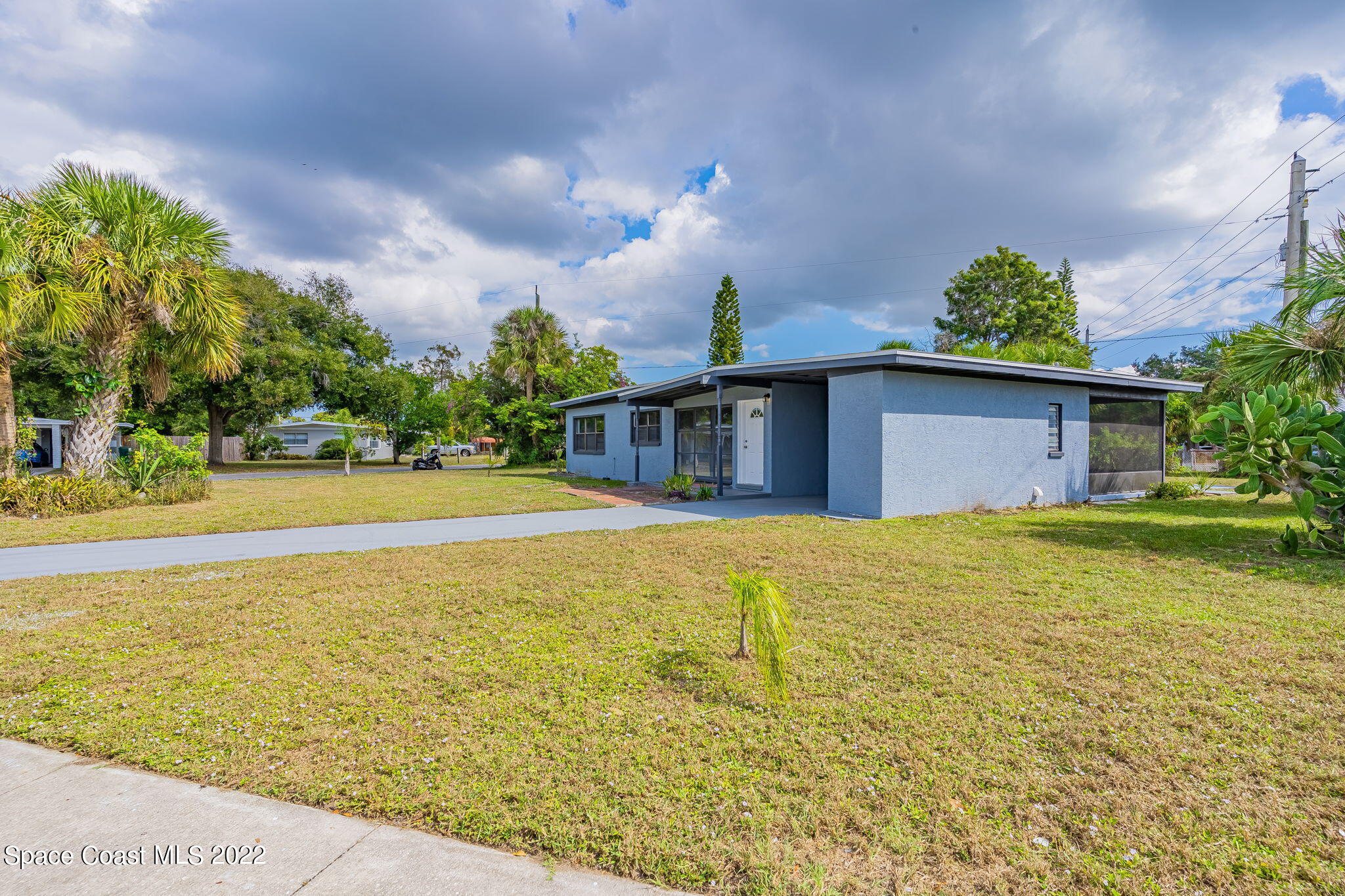 302 Prospect Avenue Cocoa, FL 32922 - Photo 3 of 28 a view of a house with a swimming pool