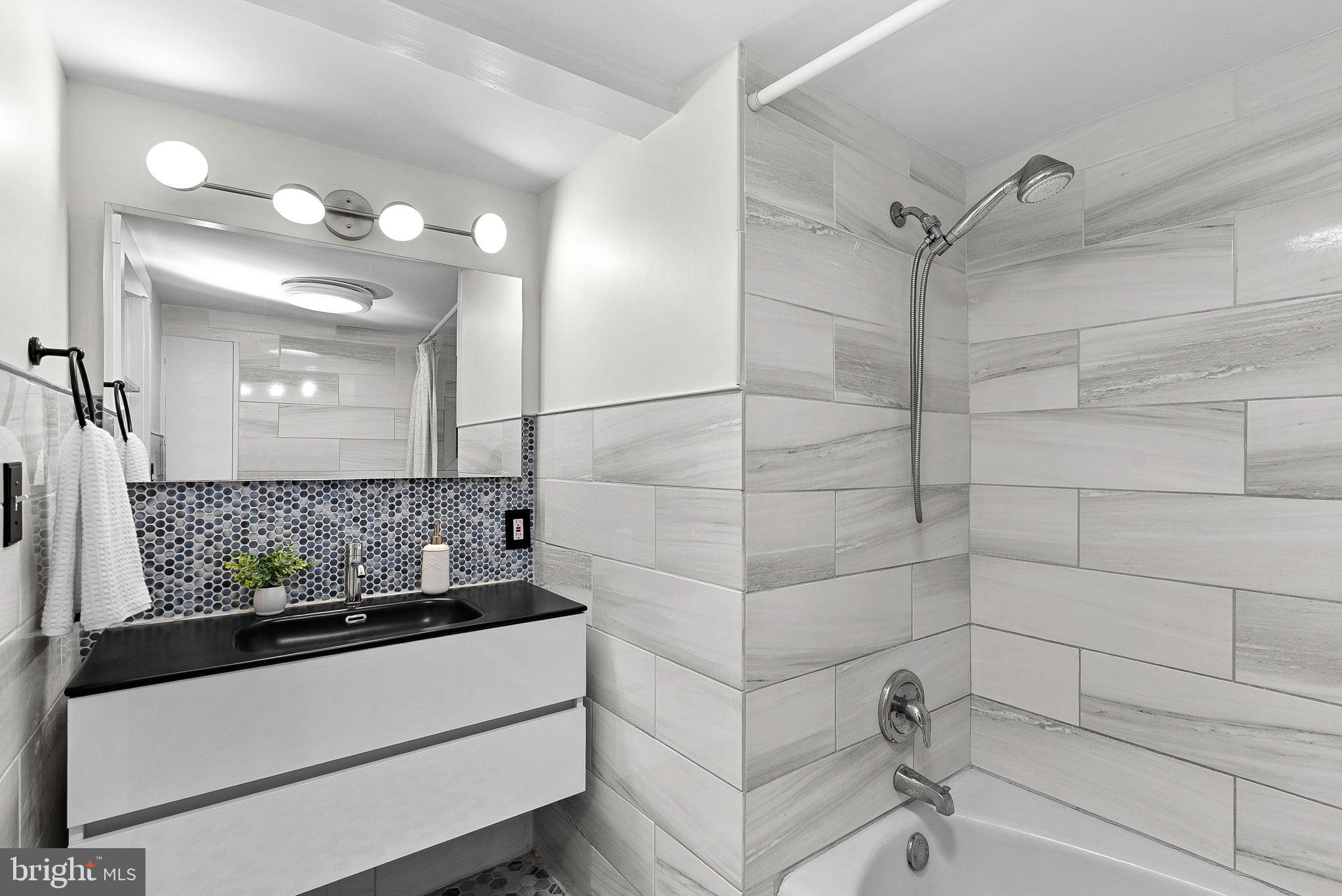 35121 Bloomfield Road Round Hill, VA 20141 - Photo 34 of 57 Tiled Full Bath #2 w/ Tub Shower, Quartz Vanity