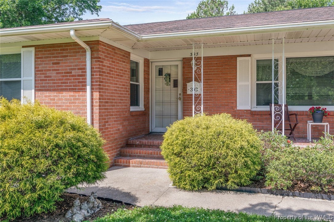 393 Whealton Road Hampton, VA 23605 - Photo 2 of 26 Gallery Image 2