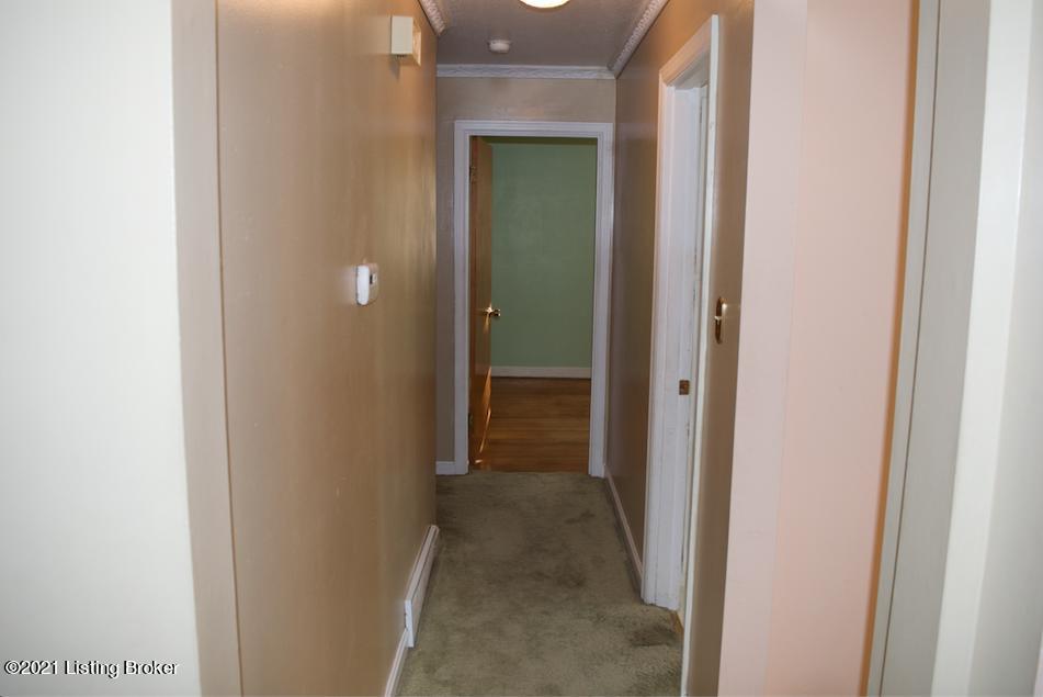 6710 Fernhaven Road Louisville, KY 40228 - Photo 9 of 24 Hallway