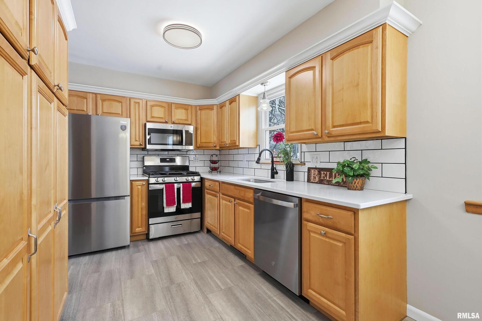 1840 37th Street Moline, IL 61265 - Photo 13 of 38