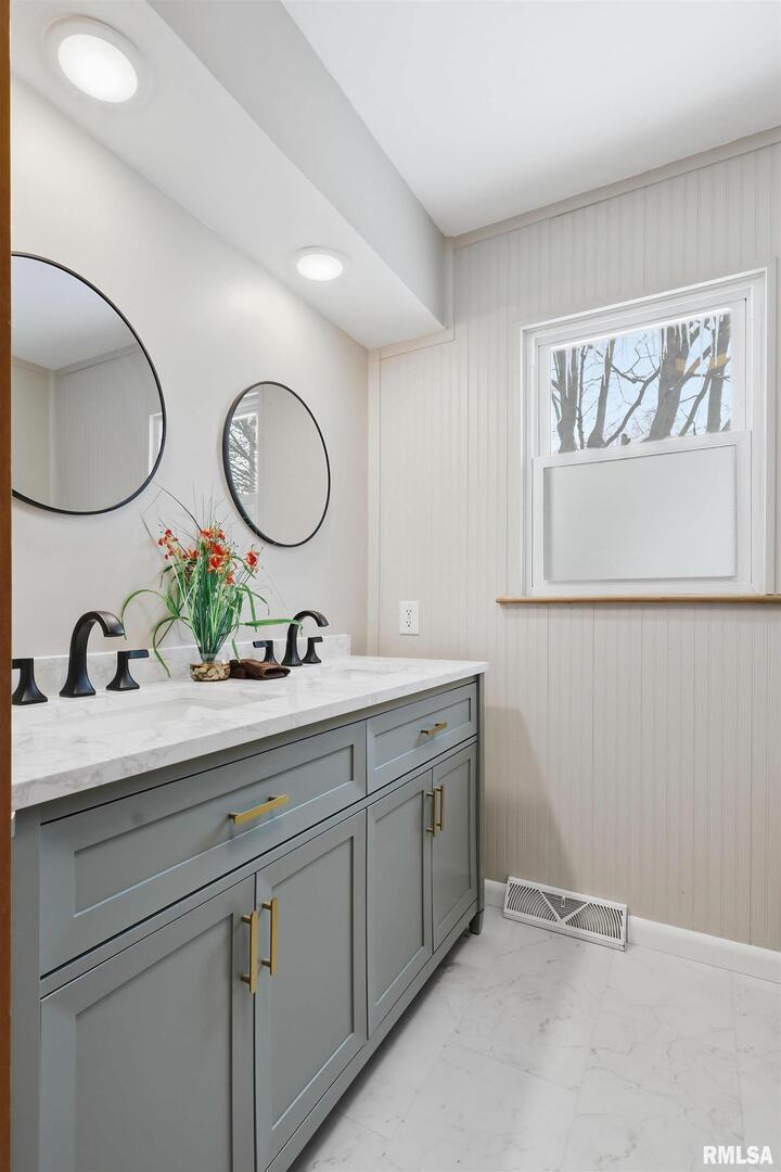 1840 37th Street Moline, IL 61265 - Photo 19 of 38