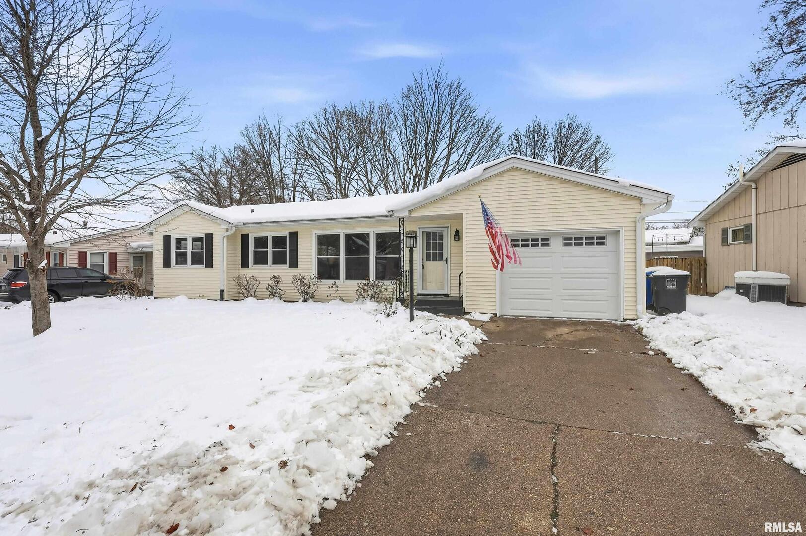 1840 37th Street Moline, IL 61265 - Photo 2 of 38