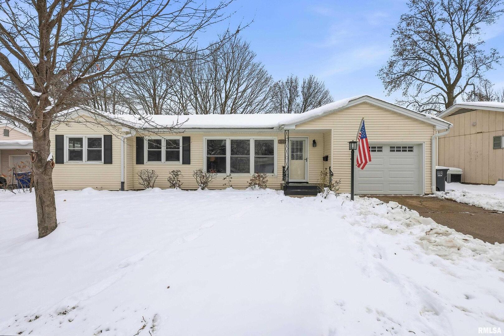 1840 37th Street Moline, IL 61265 - Photo 3 of 38