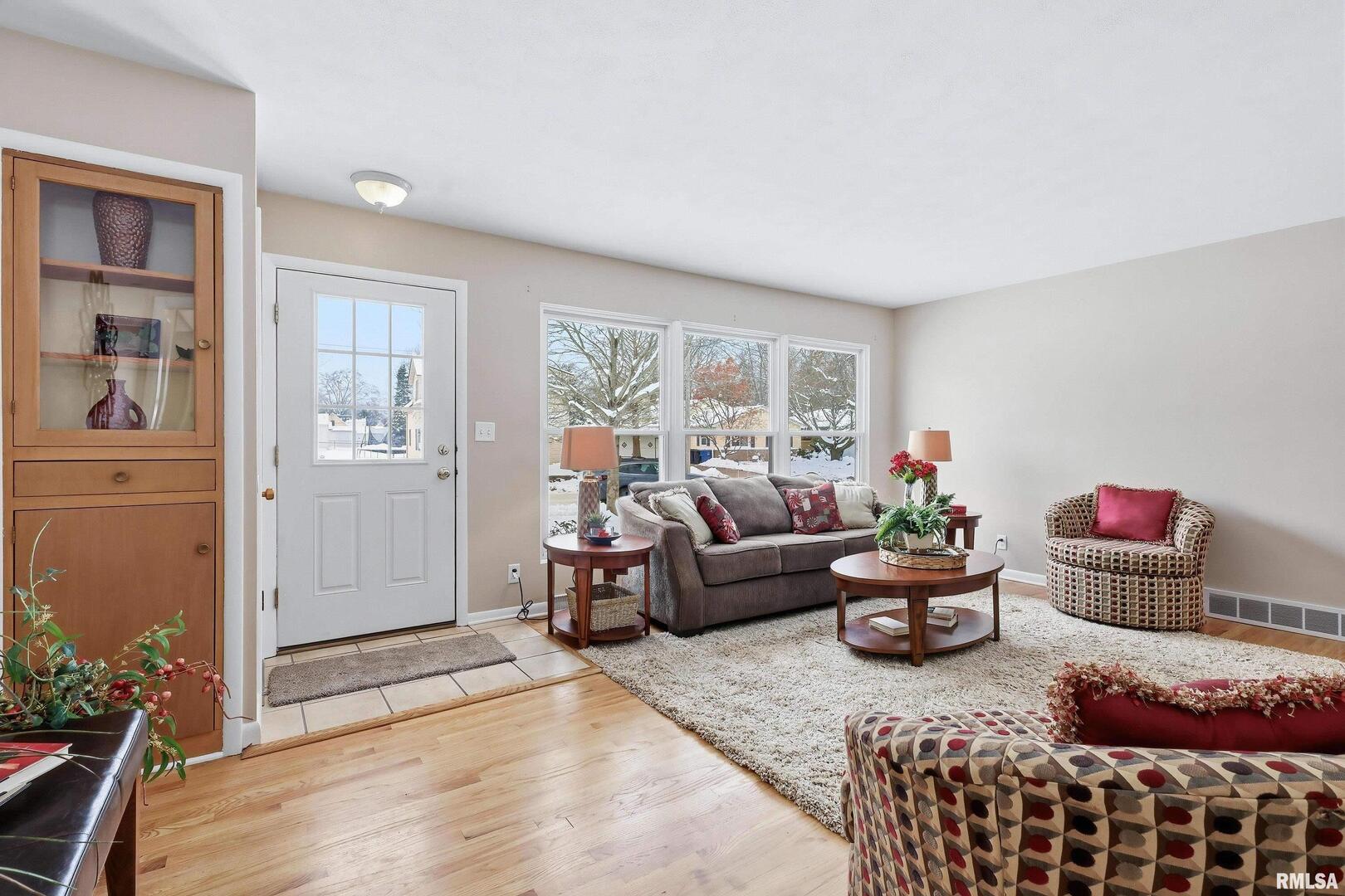 1840 37th Street Moline, IL 61265 - Photo 5 of 38