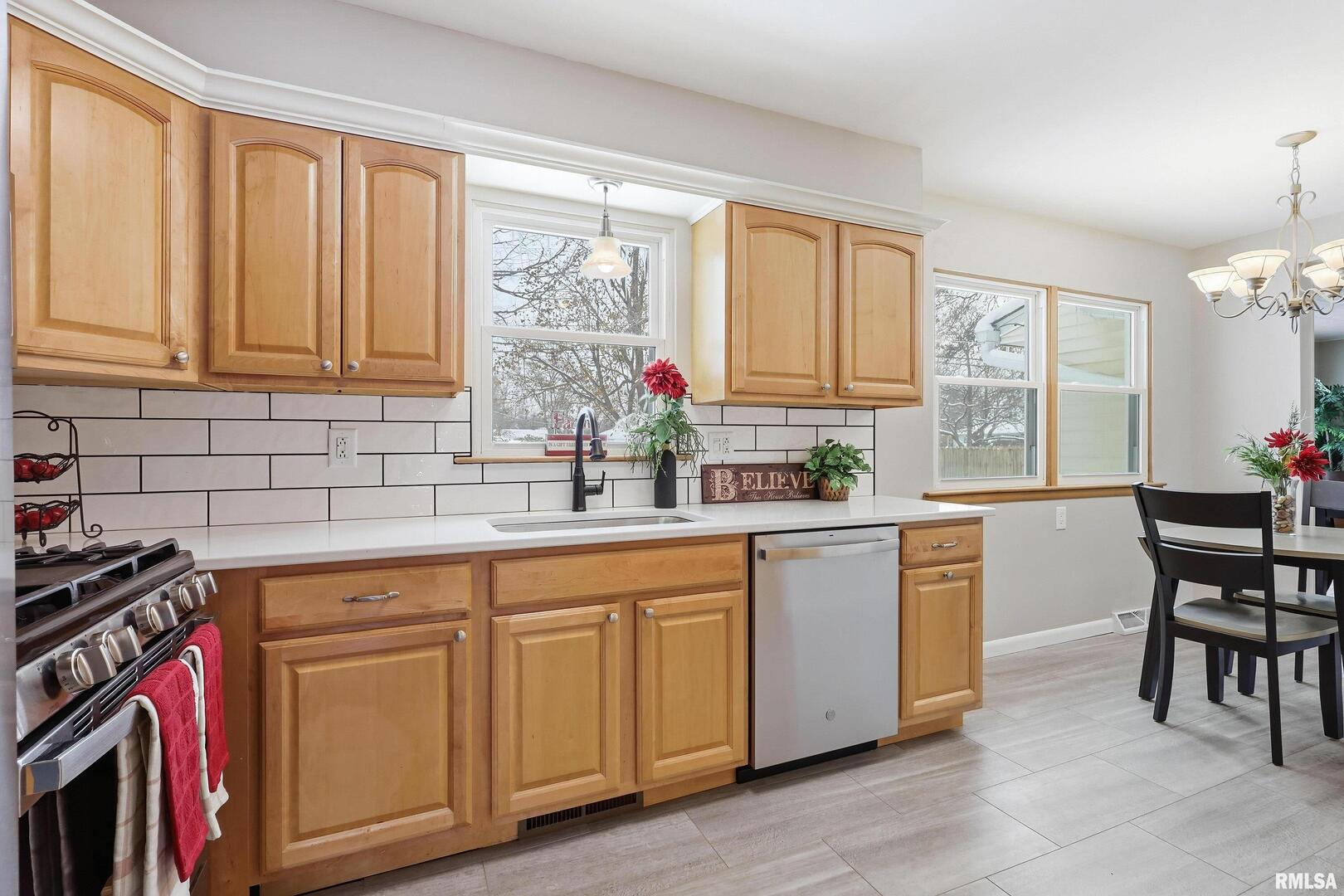 1840 37th Street Moline, IL 61265 - Photo 10 of 38