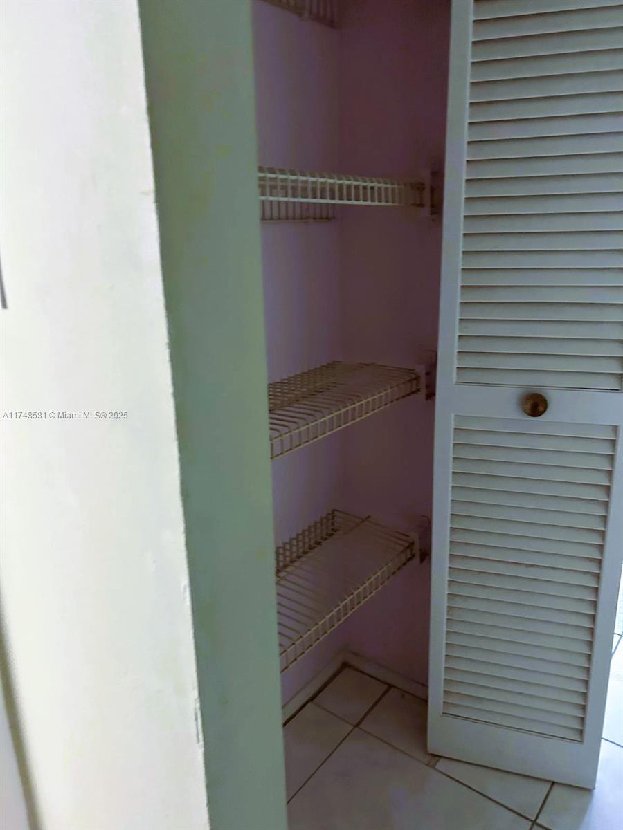 942 Northeast 199th Street, Unit 3E Miami, FL 33179 - Photo 21 of 31