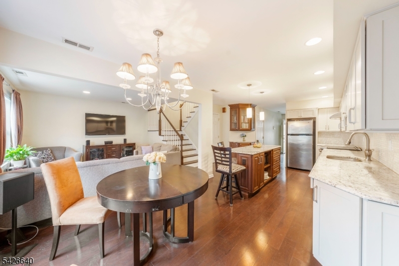 38 Angela Way Berkeley Heights, NJ 07922 - Photo 5 of 22