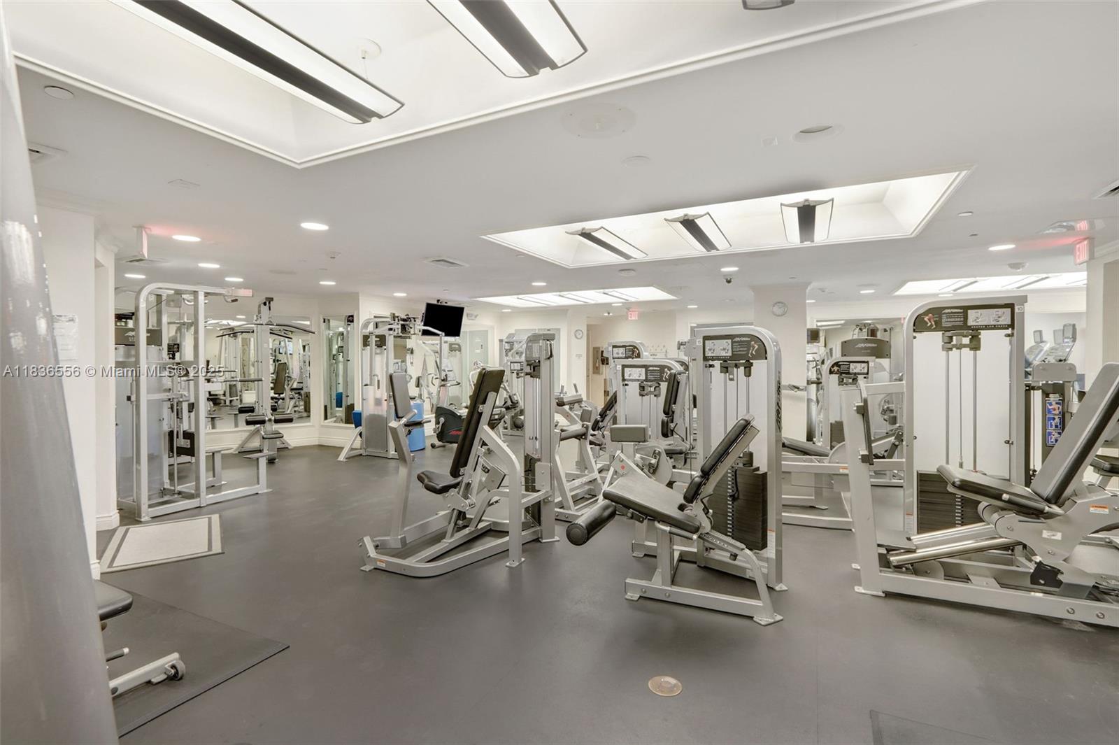 1121 Crandon Boulevard, Unit E708 Key Biscayne, FL 33149 - Photo 25 of 36