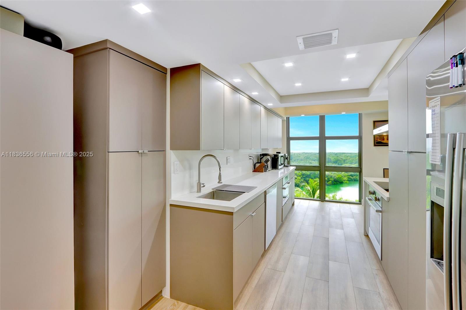 1121 Crandon Boulevard, Unit E708 Key Biscayne, FL 33149 - Photo 8 of 36