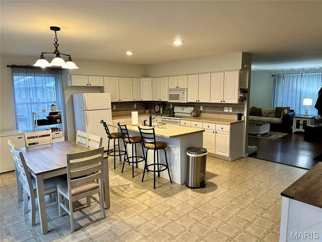 $1,795 | 202 West Delmar Avenue, Unit B, Godfrey, IL 62035