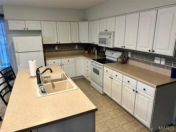 $1,750 | 202 West Delmar Avenue, Unit B, Godfrey, IL 62035