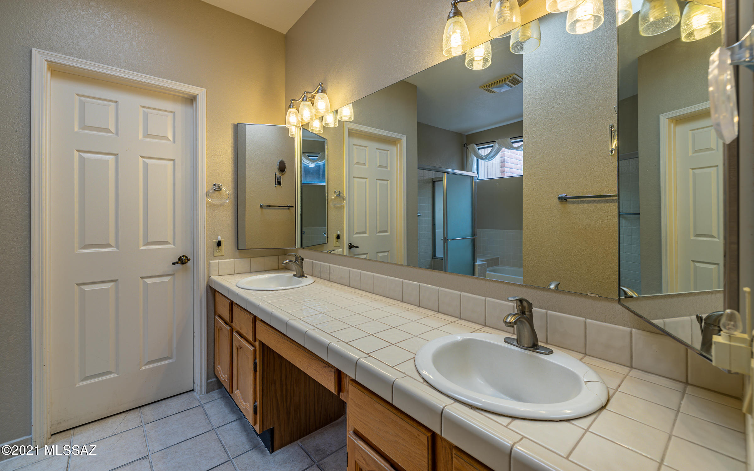 1750 West Camino Urbano Green Valley, AZ 85622 - Photo 17 of 34