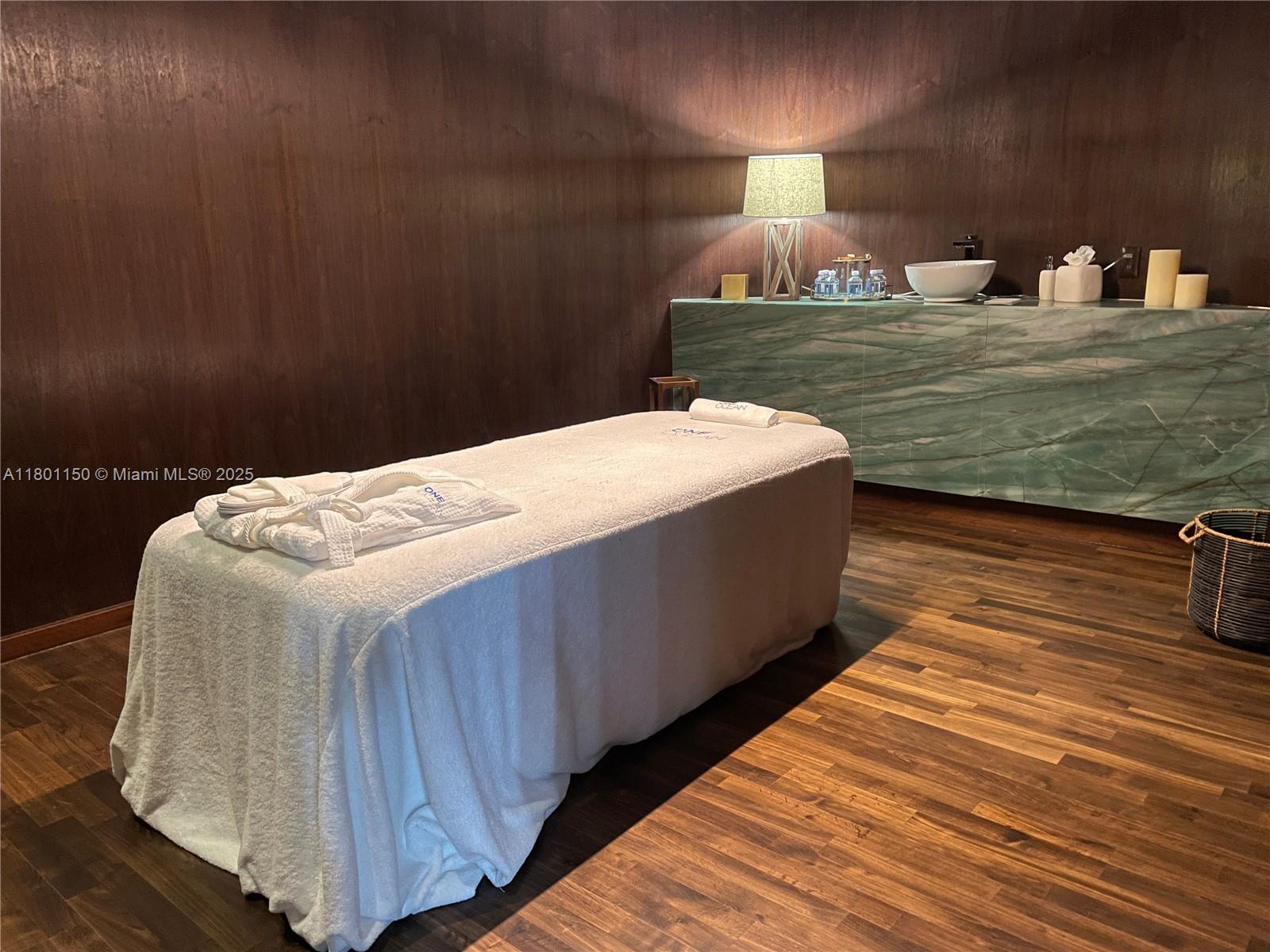 1 Collins Avenue, Unit 108 Miami Beach, FL 33139 - Photo 27 of 34 a bedroom with a bed and a lamp