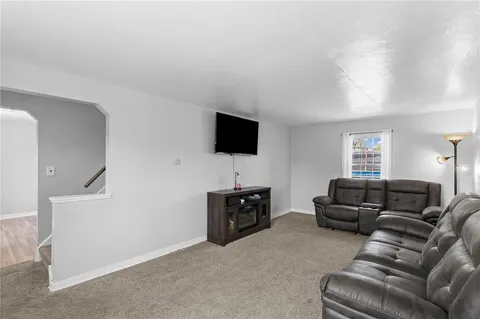$239,900 | 40 Tanager Drive, McKees Rocks, PA 15136