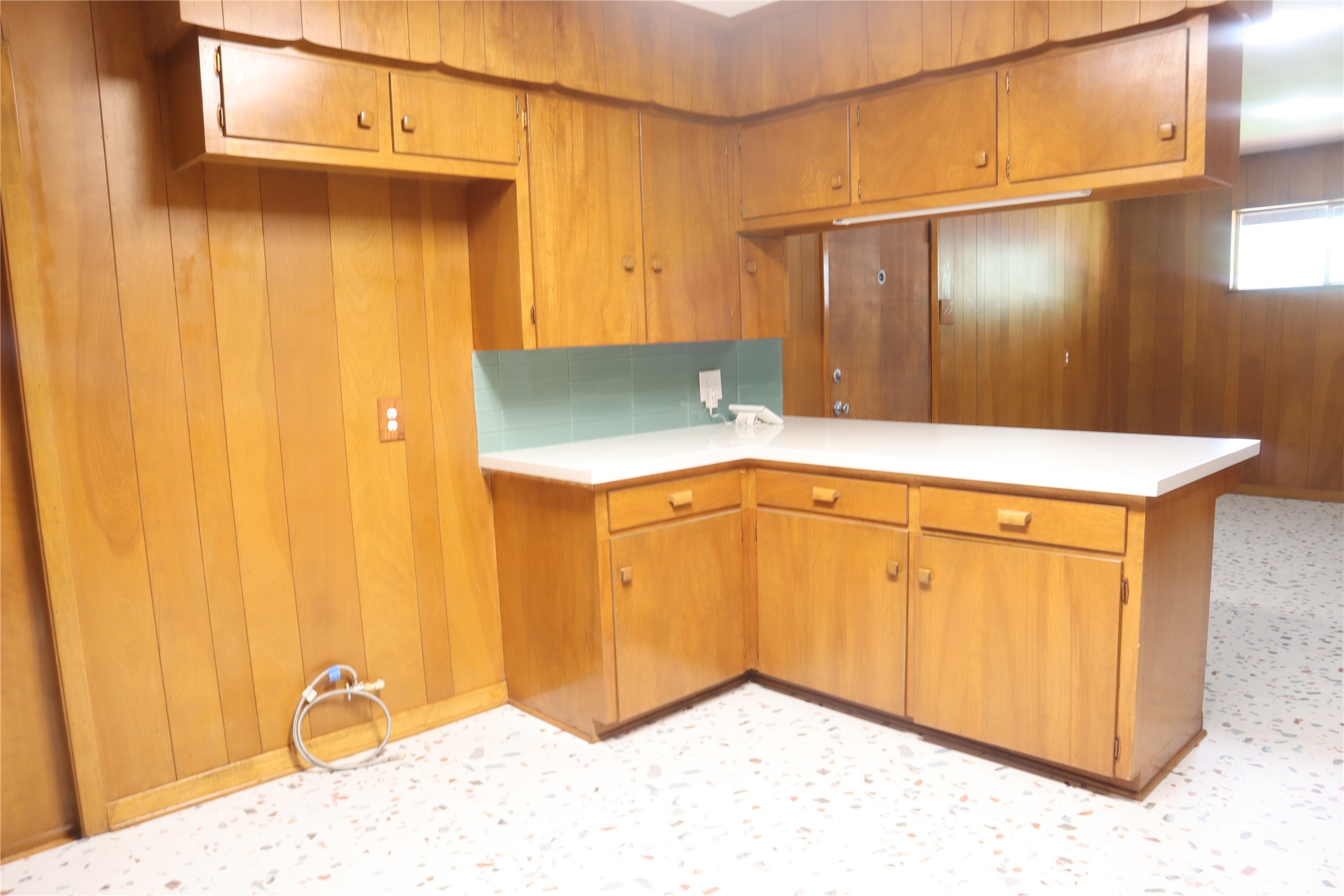 1903 Evergreen La Marque, TX 77568 - Photo 11 of 33 a utility room with a sink