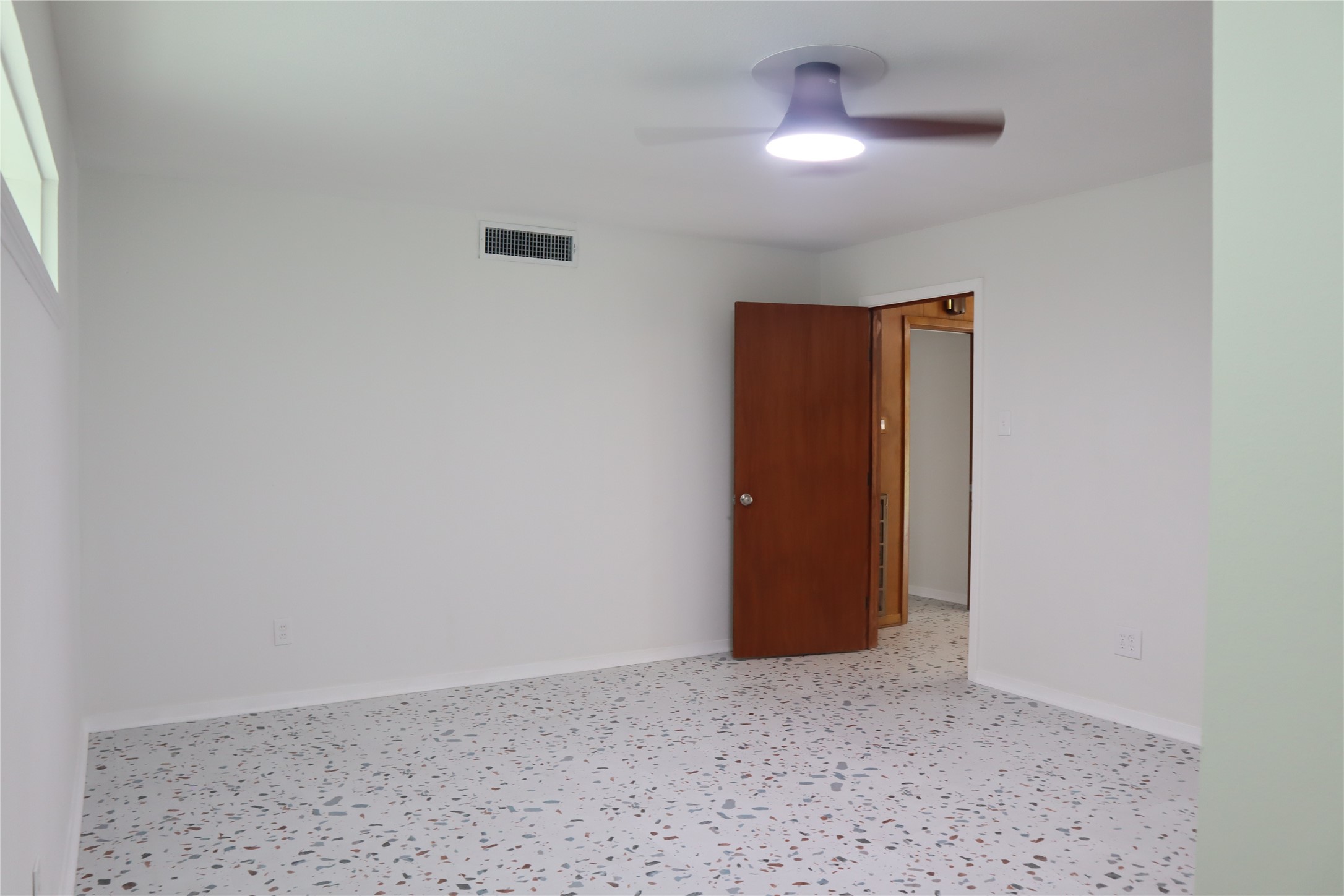 1903 Evergreen La Marque, TX 77568 - Photo 14 of 33 a view of an empty room