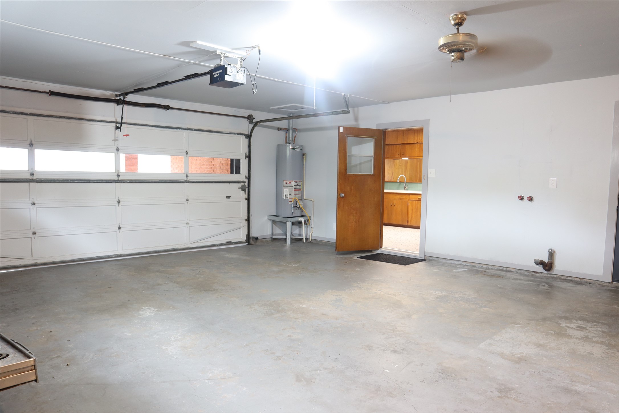 1903 Evergreen La Marque, TX 77568 - Photo 27 of 33 a view of a garage