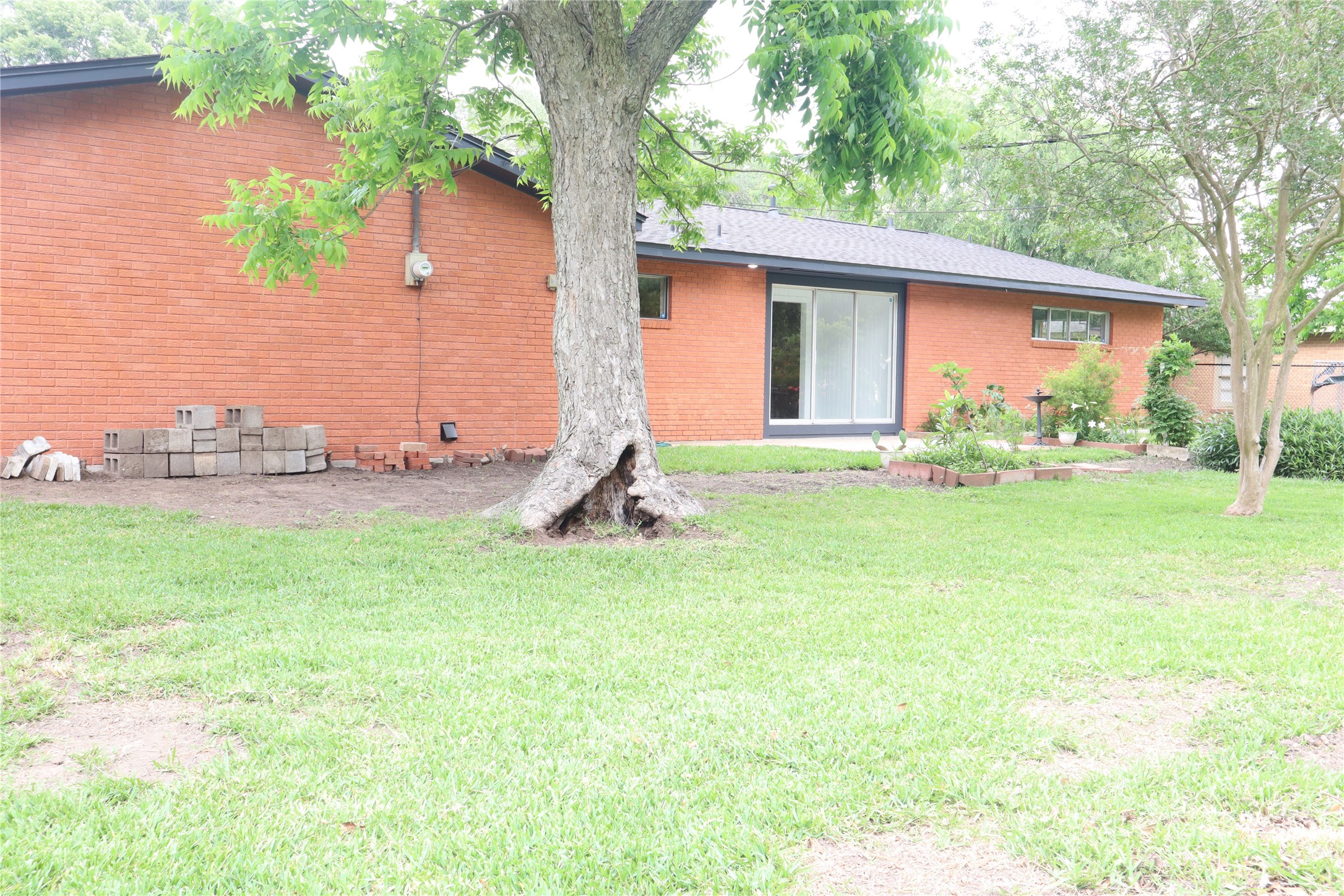 1903 Evergreen La Marque, TX 77568 - Photo 29 of 33 a backyard of a house with table and chairs