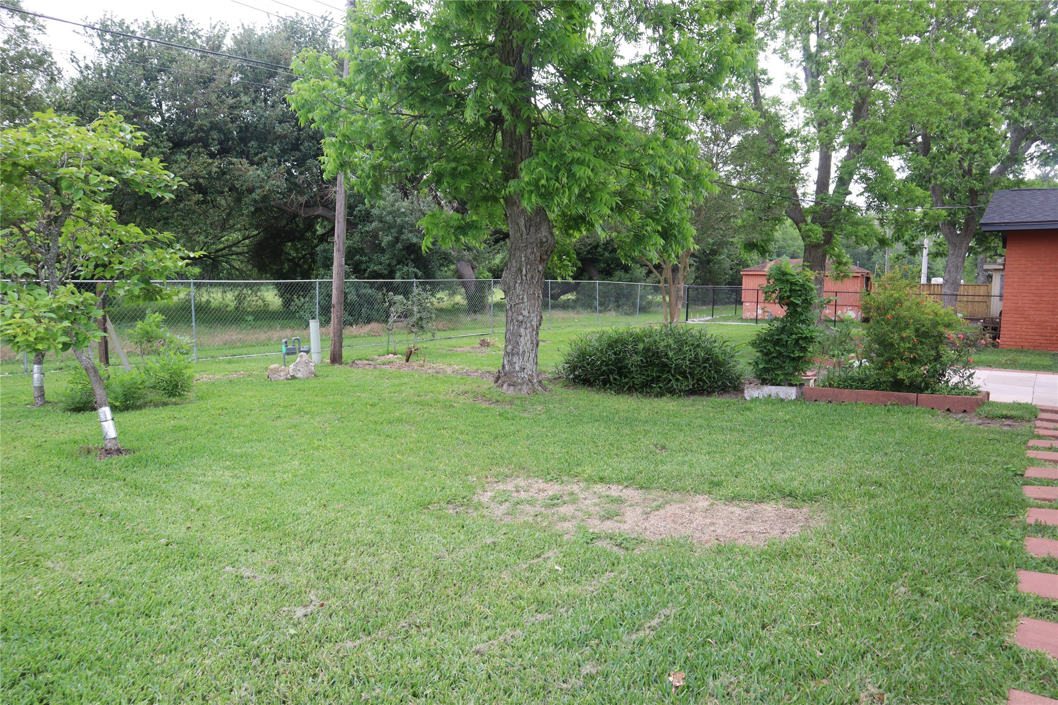1903 Evergreen La Marque, TX 77568 - Photo 31 of 33 a view of a garden with a slide