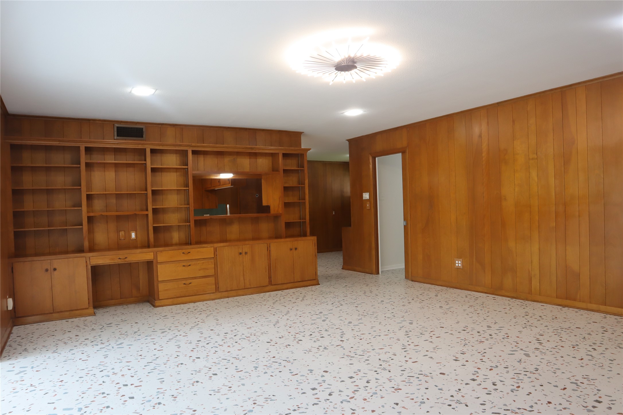 1903 Evergreen La Marque, TX 77568 - Photo 6 of 33 a view of workspace