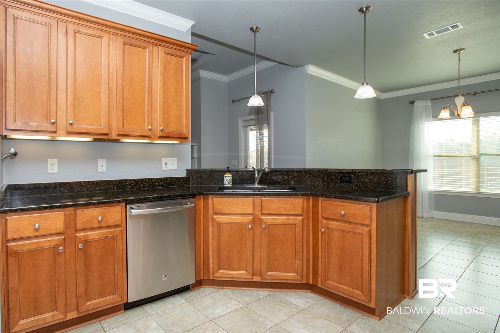 7029 Rocky Rd Loop Gulf Shores, AL 36542 - Photo 20 of 43 kitchen