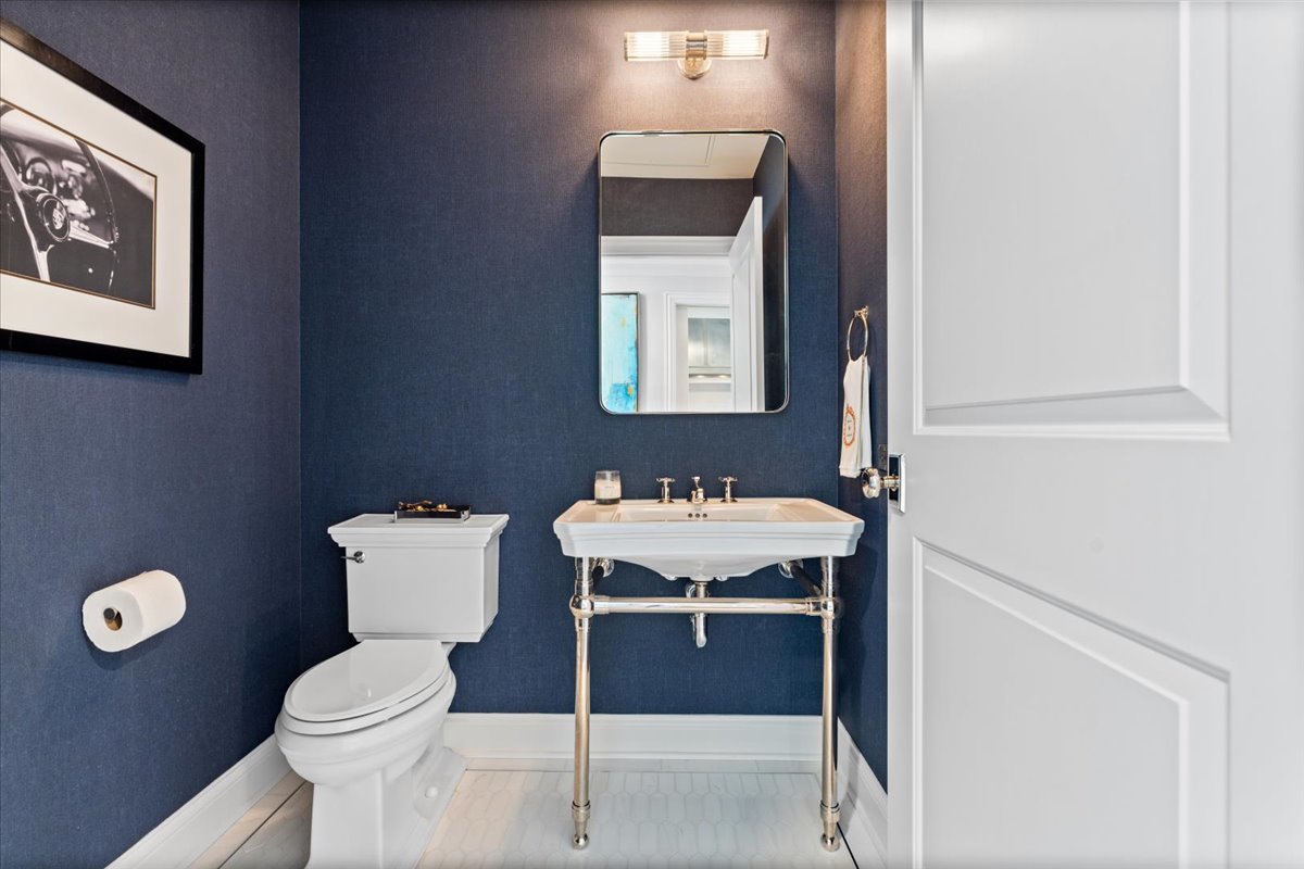 10 East Delaware Place, Unit 28E Chicago, IL 60611 - Photo 31 of 41 a bathroom with a toilet a sink and mirror