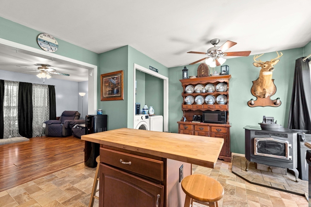 25 R Beacon Street Amesbury, MA 01913 - Photo 13 of 42