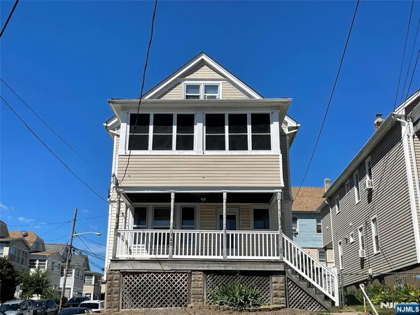 $2,350 | 140 Westervelt Avenue, Unit 1, Hawthorne, NJ 07506